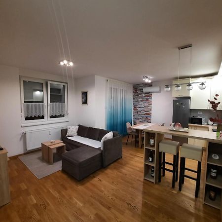Lux Advent Apartment Суботица Экстерьер фото