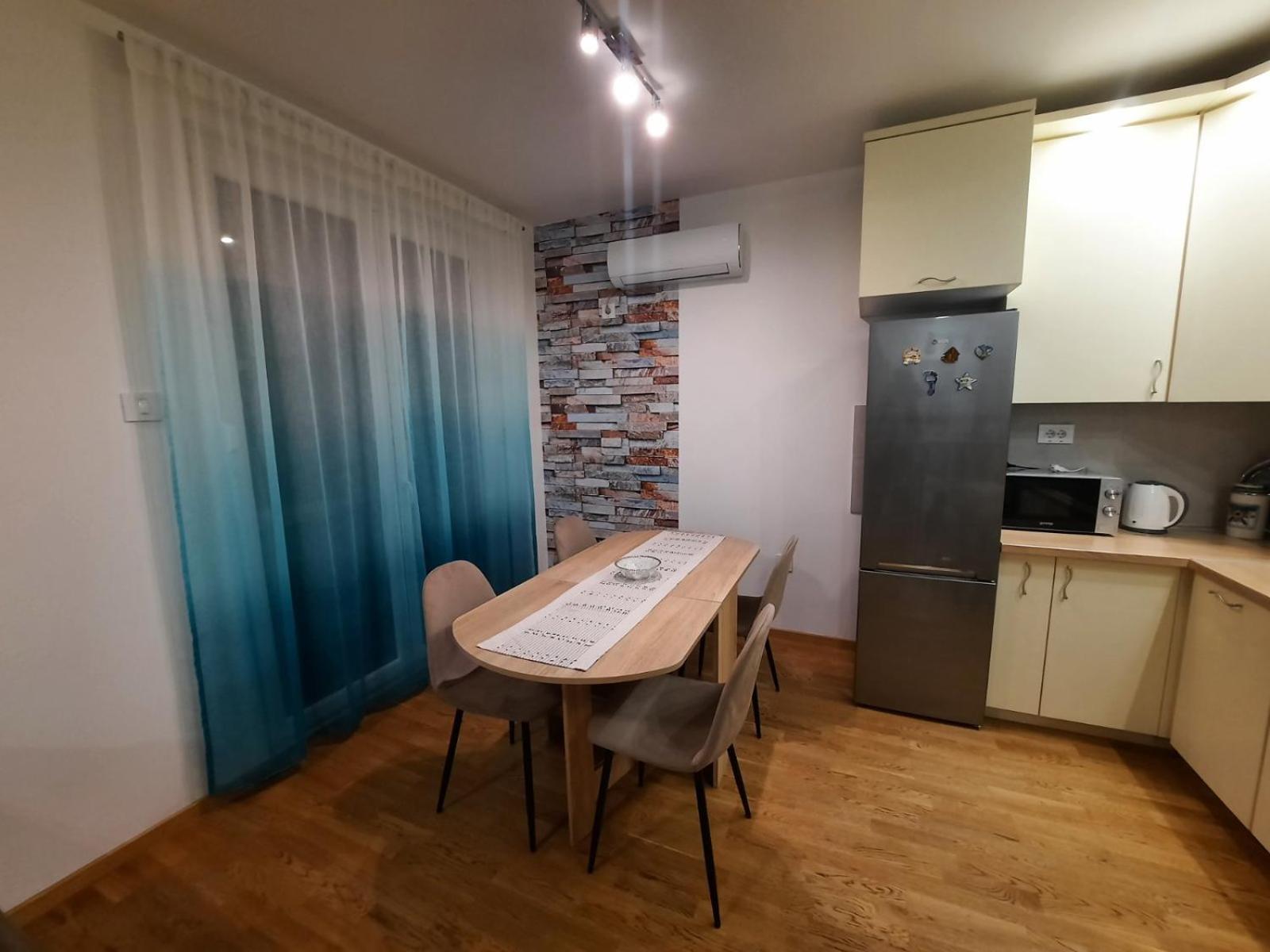 Lux Advent Apartment Суботица Экстерьер фото
