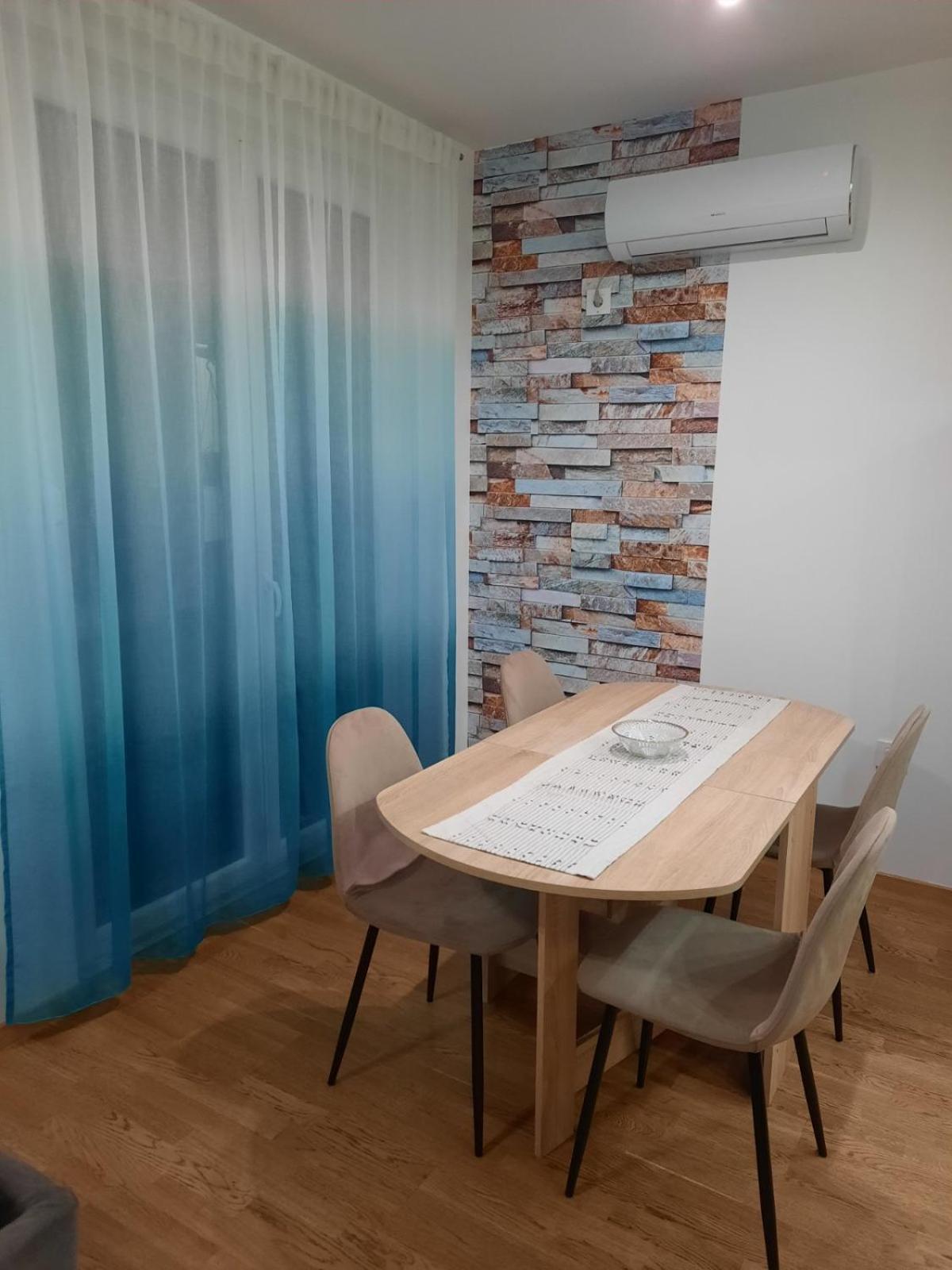 Lux Advent Apartment Суботица Экстерьер фото